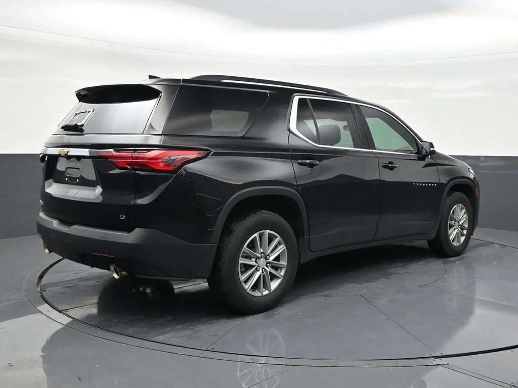 2023 Chevrolet Traverse LT Cloth photo 5