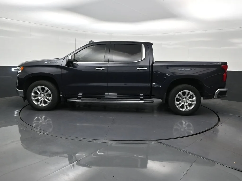 2023 Chevrolet Silverado 1500 LTZ photo 2