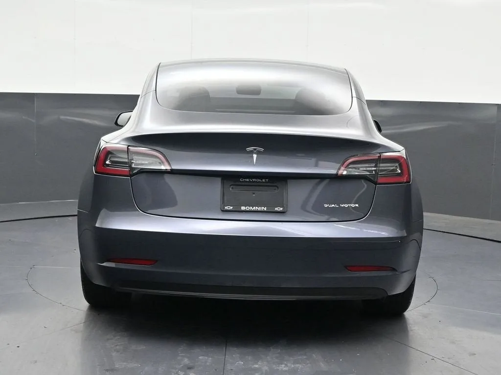 2023 Tesla Model 3 Long Range photo 4