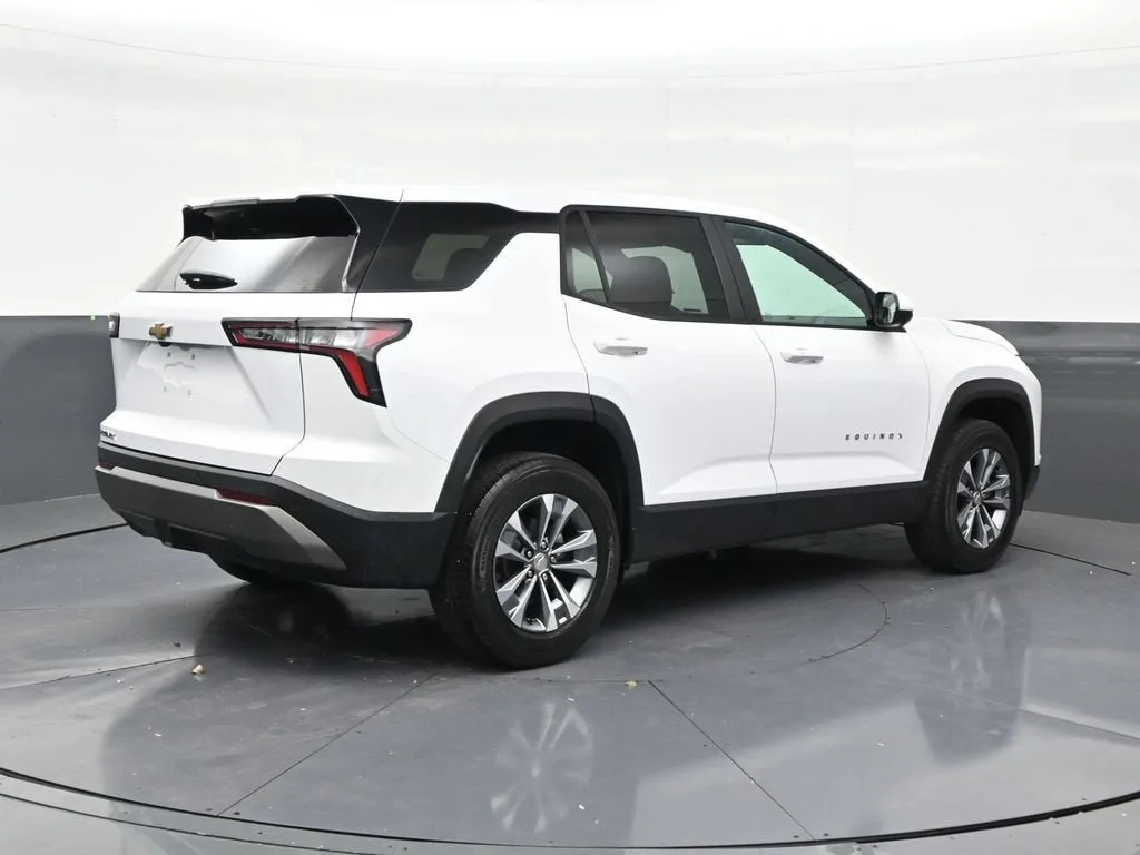 2026 Chevrolet Equinox LT photo 5