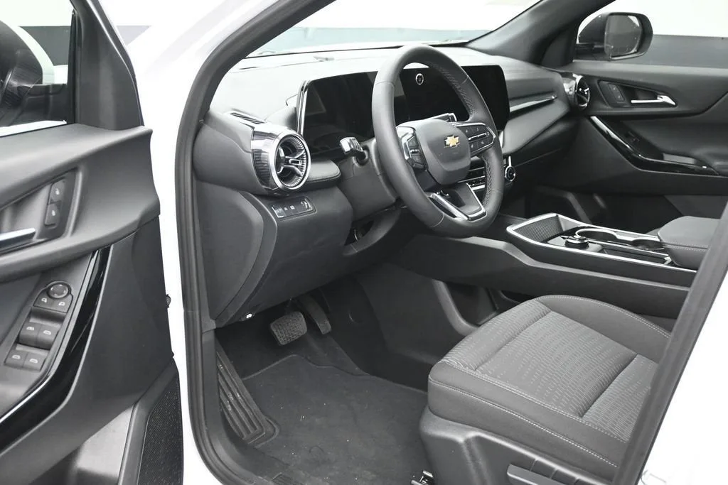 2025 Chevrolet Equinox LT photo 10