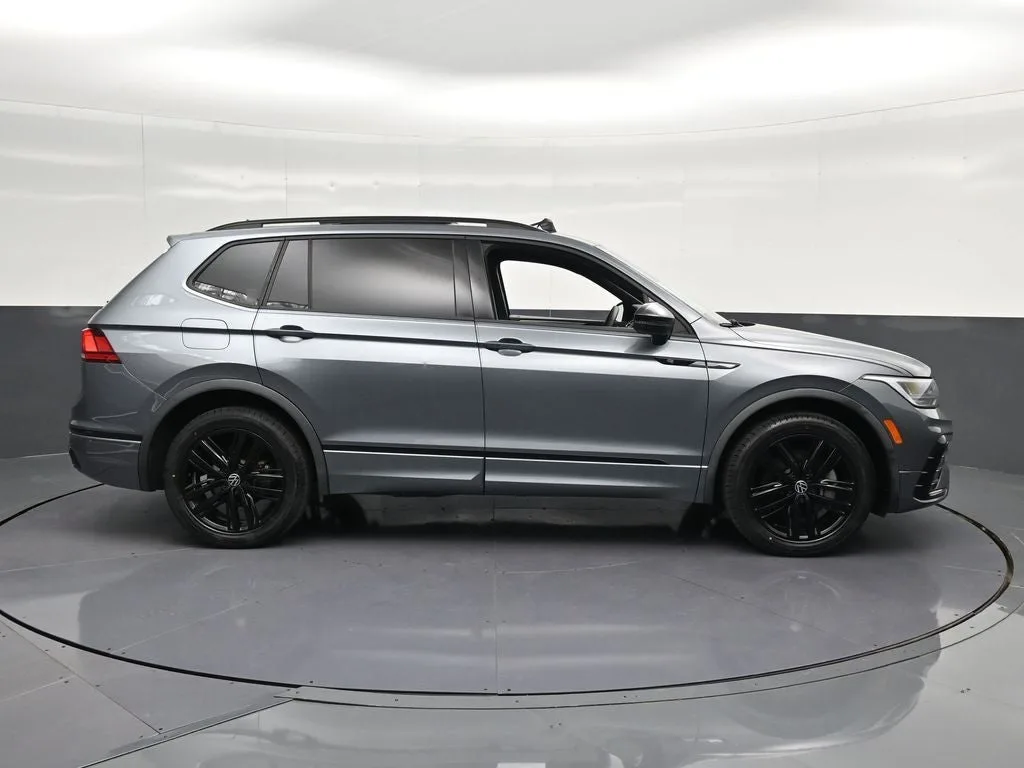 2022 Volkswagen Tiguan 2.0T SE R-Line Black photo 4
