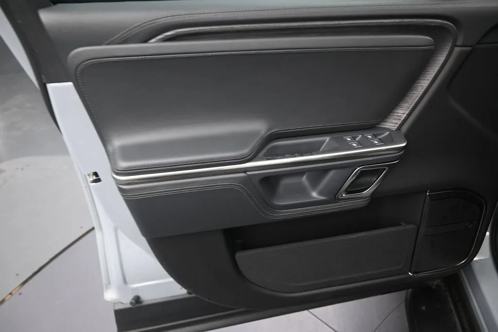 2023 RIVIAN R1S Launch Edition photo 12