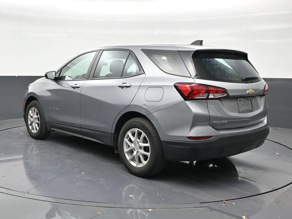 2024 Chevrolet Equinox LS photo 3