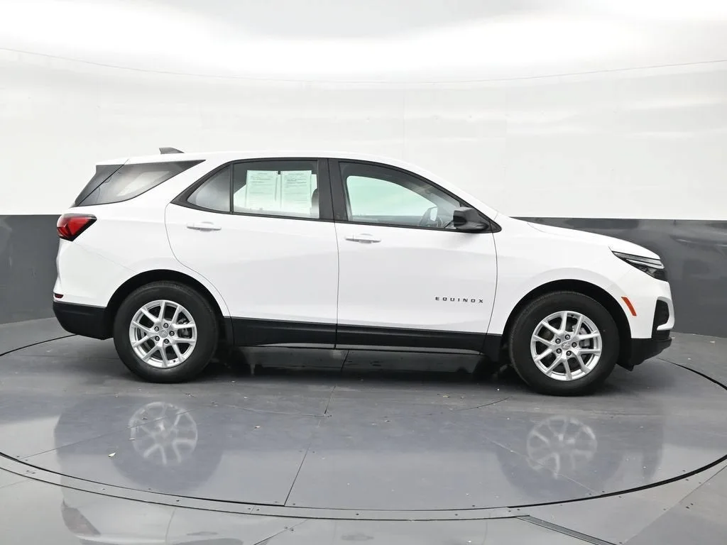 2024 Chevrolet Equinox LS photo 6