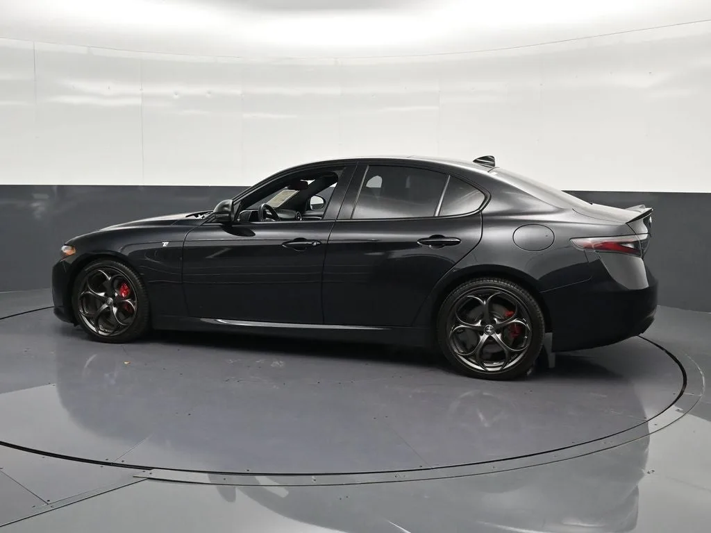 2024 Alfa Romeo Giulia Ti photo 8