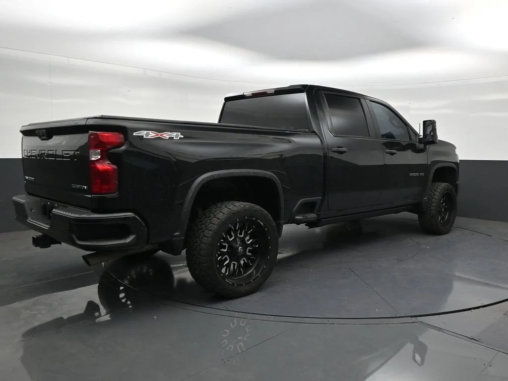2025 Chevrolet Silverado 2500 HD Custom photo 5