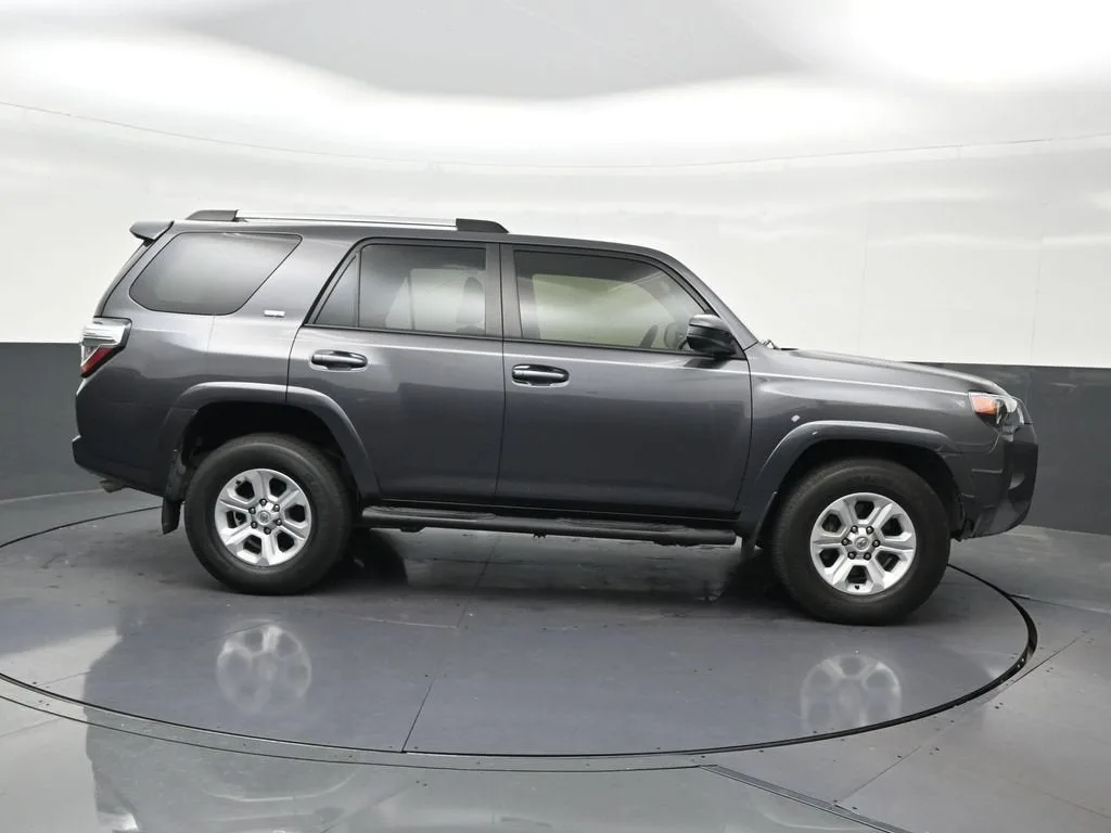 2022 Toyota 4Runner SR5 photo 7