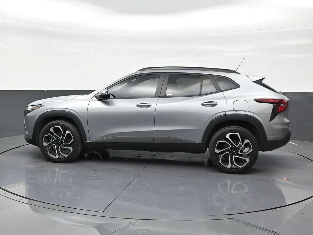 2025 Chevrolet Trax 2RS photo 2