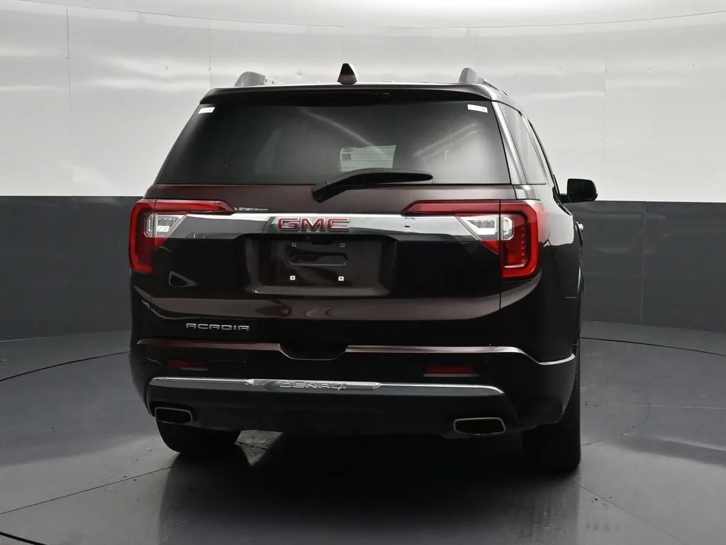 2020 GMC Acadia Denali photo 2