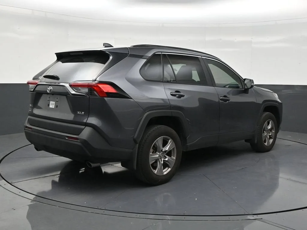 2024 Toyota RAV4 XLE photo 5