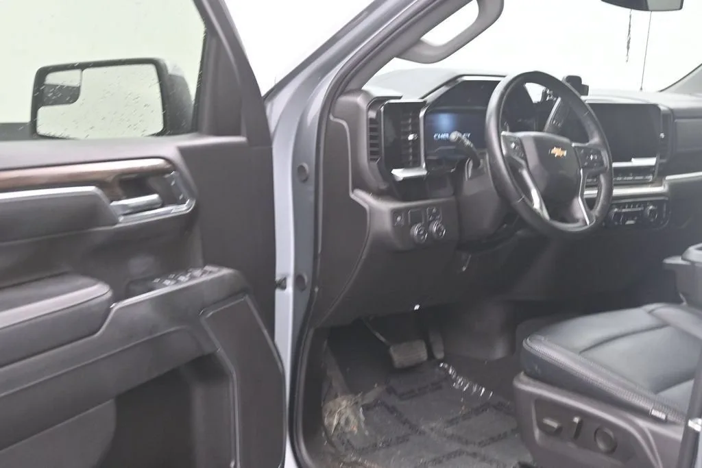 2024 Chevrolet Silverado 1500 LT photo 11