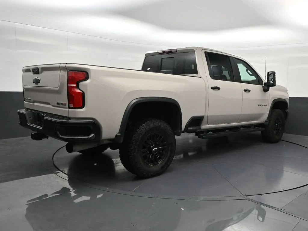 2026 Chevrolet Silverado 2500 HD ZR2 photo 5
