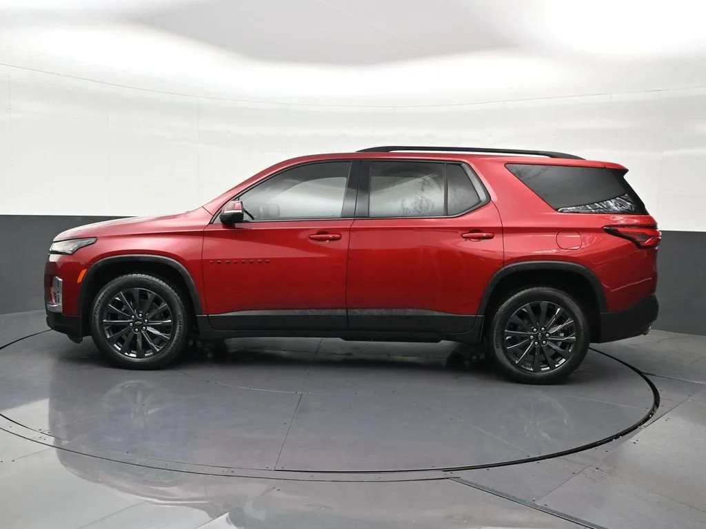 2023 Chevrolet Traverse RS photo 2