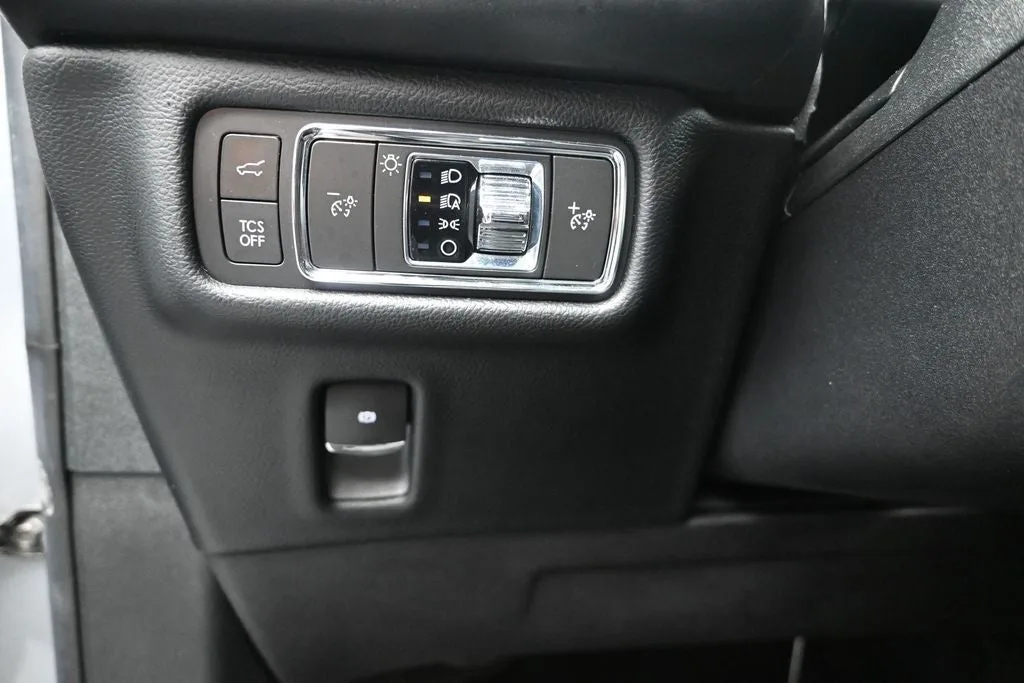 2021 Lincoln Nautilus Standard photo 12