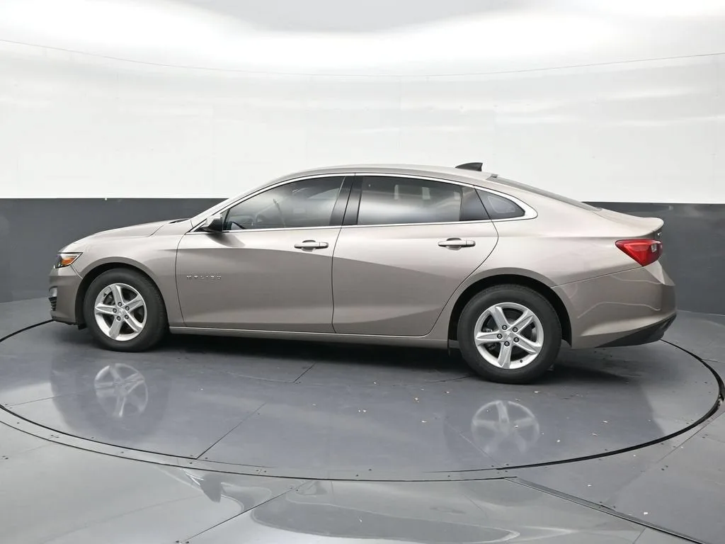2025 Chevrolet Malibu LS photo 2
