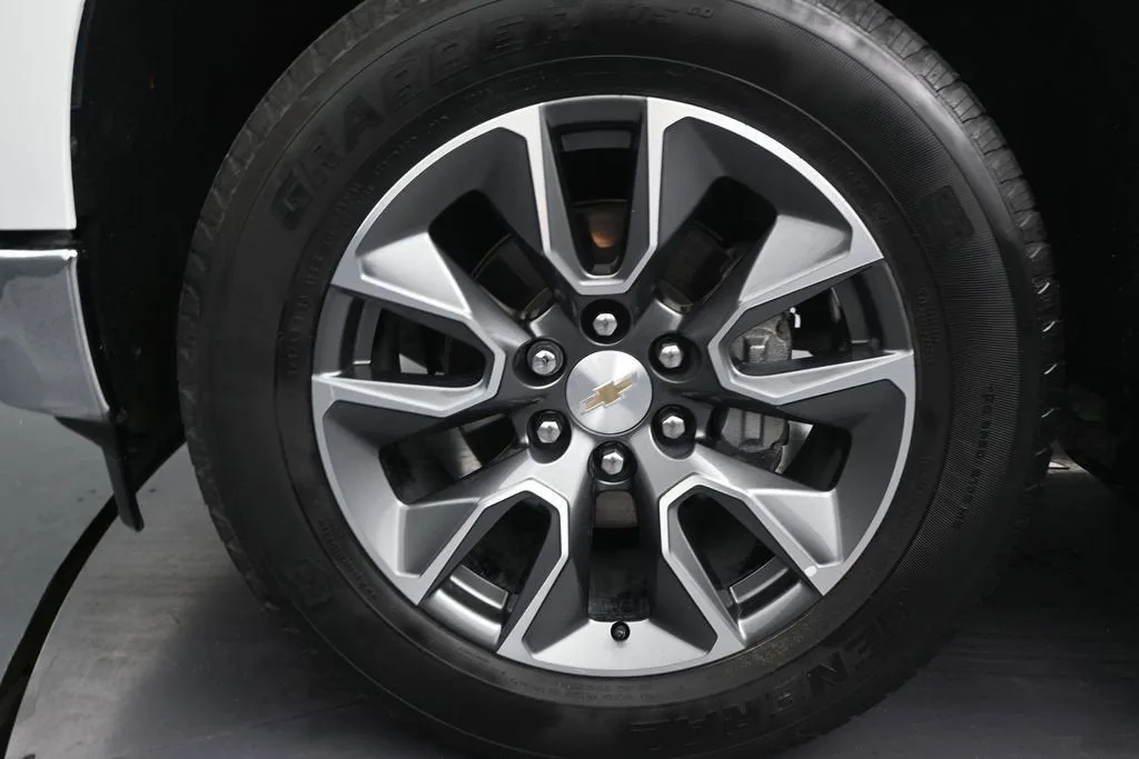 2023 Chevrolet Silverado 1500 LT photo 10