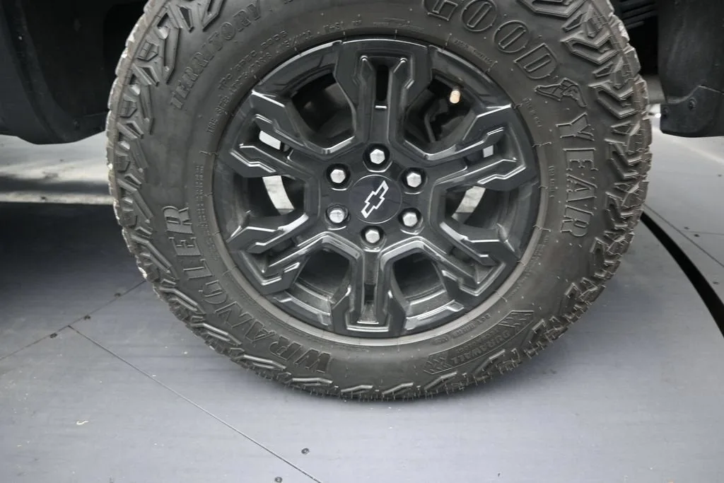 2025 Chevrolet Silverado 1500 ZR2 photo 10