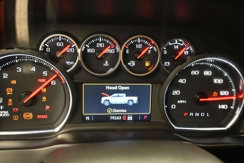 2021 Chevrolet Silverado 1500 RST photo 10