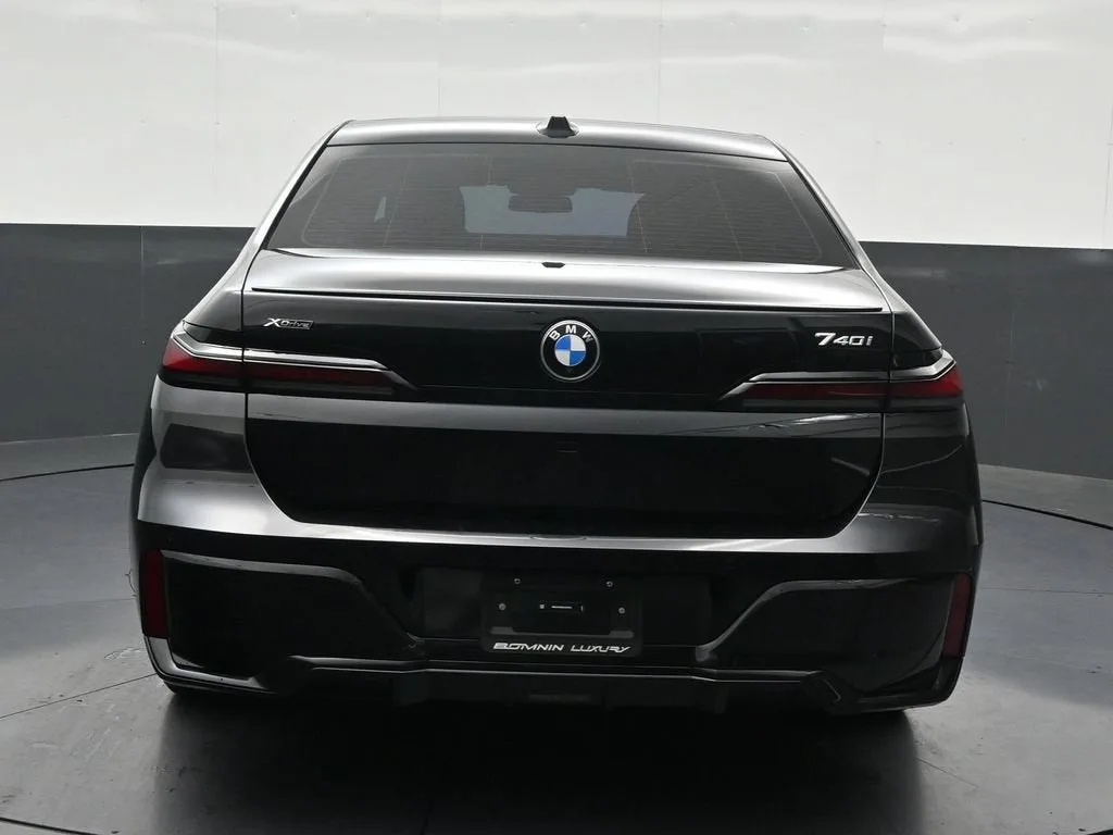 2025 BMW 740i xDrive photo 4