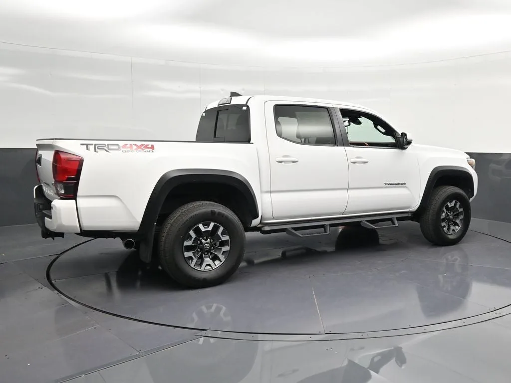 2018 Toyota Tacoma TRD Off-Road V6 photo 3