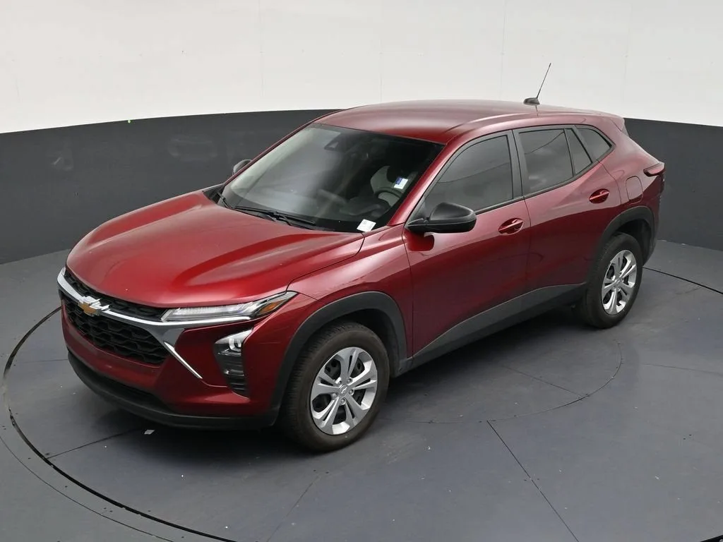 2025 Chevrolet Trax LS photo 12