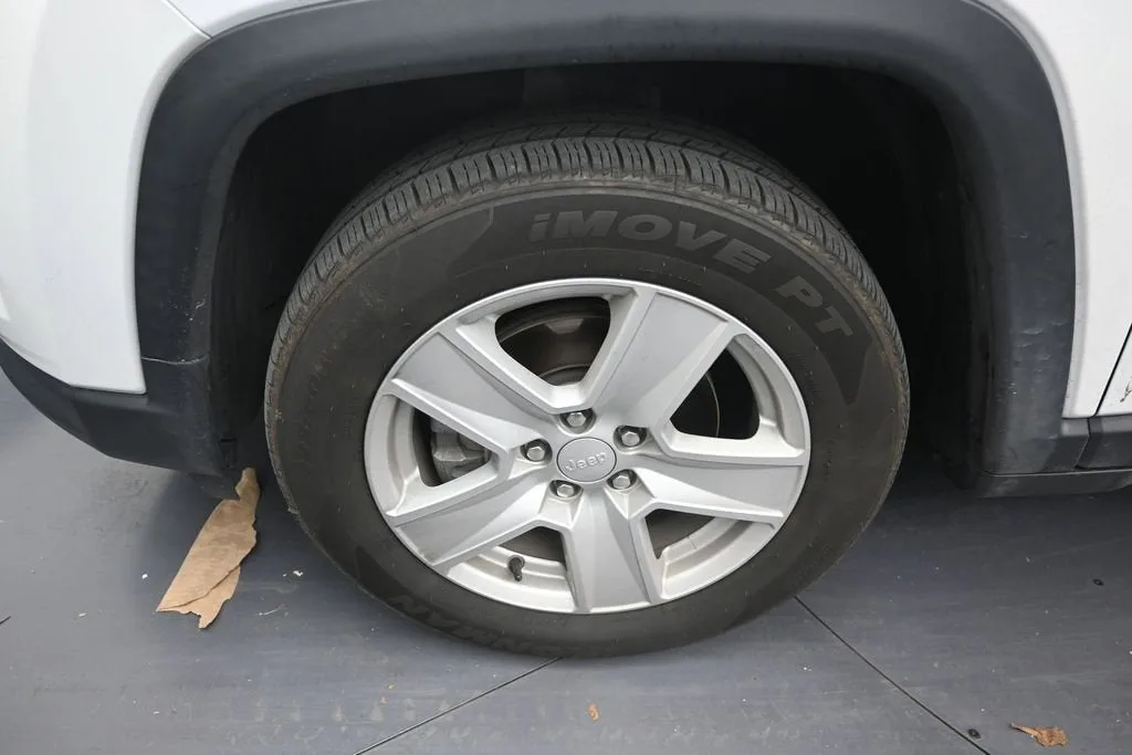 2022 Jeep Compass Latitude photo 9