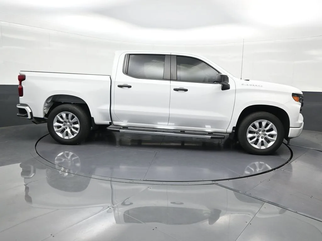 2024 Chevrolet Silverado 1500 Custom photo 7