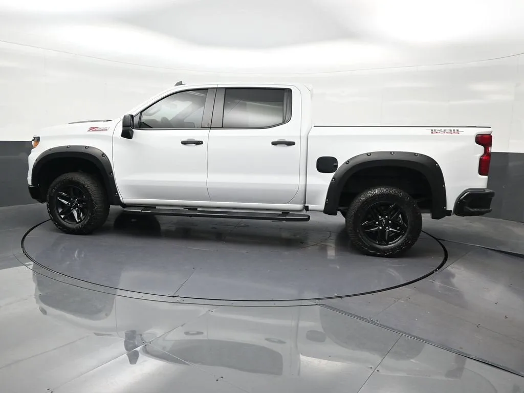 2024 Chevrolet Silverado 1500 Custom Trail Boss photo 2