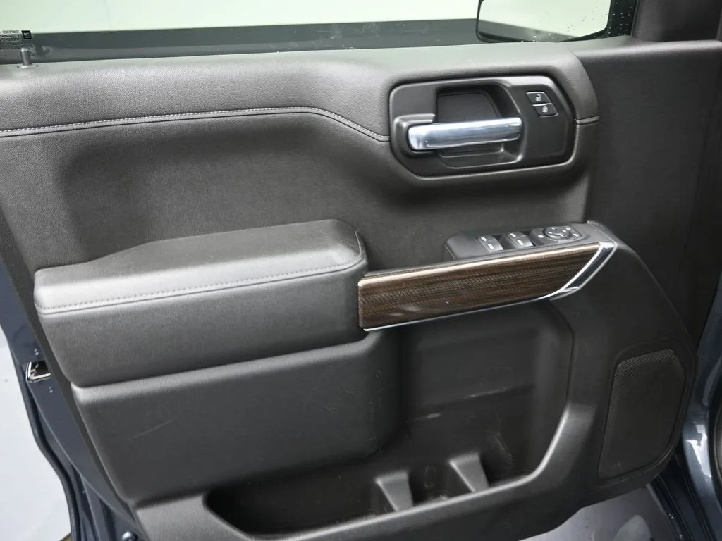 2021 Chevrolet Silverado 1500 RST photo 12