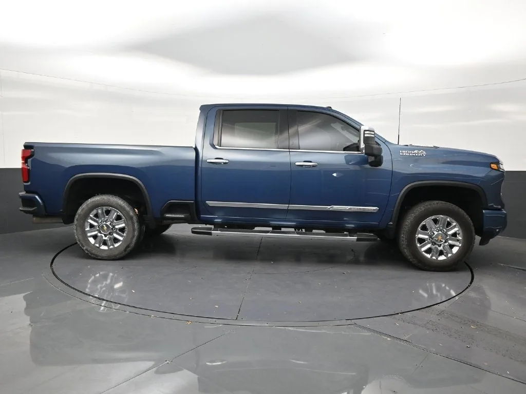 2025 Chevrolet Silverado 2500 HD High Country photo 6