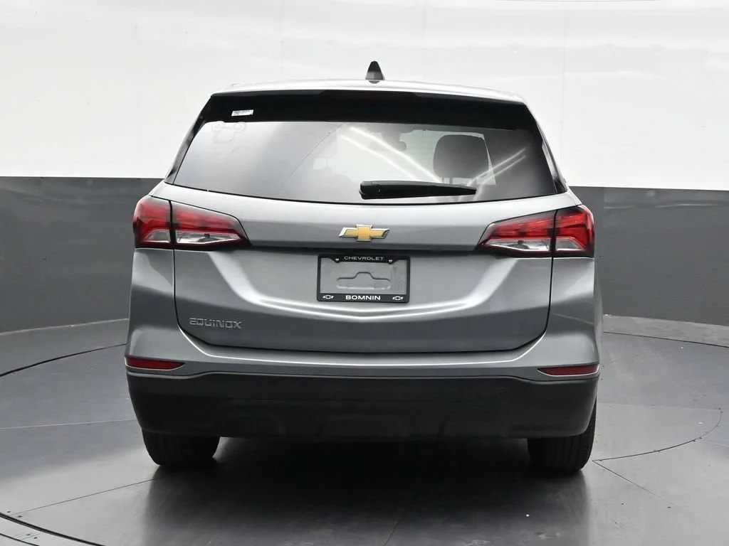 2023 Chevrolet Equinox LS photo 4