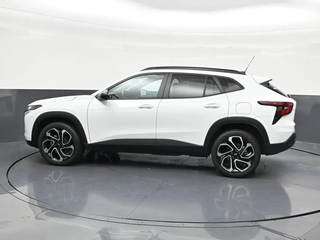 2025 Chevrolet Trax 2RS photo 2