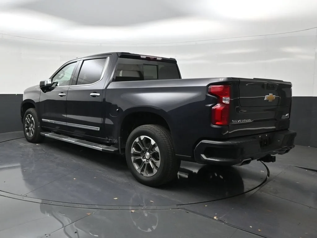 2024 Chevrolet Silverado 1500 High Country photo 3