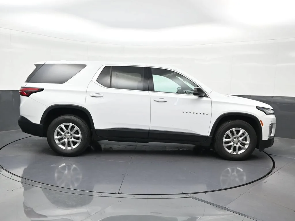 2022 Chevrolet Traverse LS photo 7