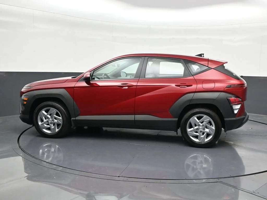 2025 Hyundai Kona SE photo 2