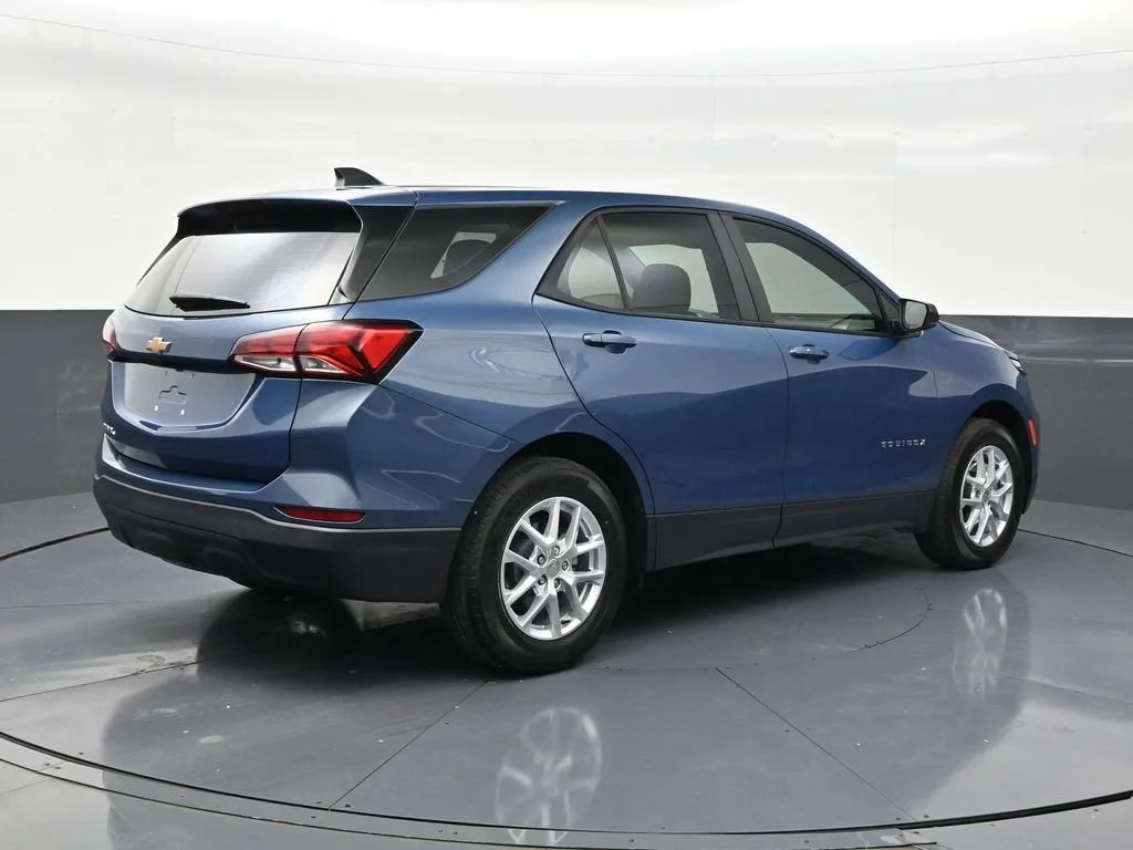 2024 Chevrolet Equinox LS photo 5