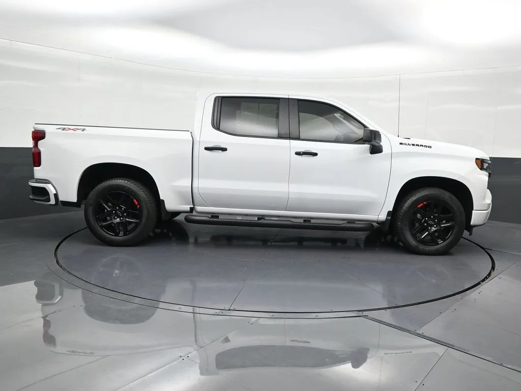 2023 Chevrolet Silverado 1500 RST photo 7