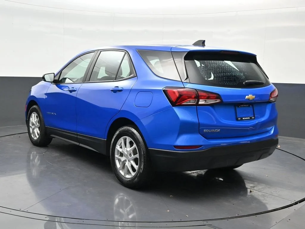 2024 Chevrolet Equinox LS photo 3
