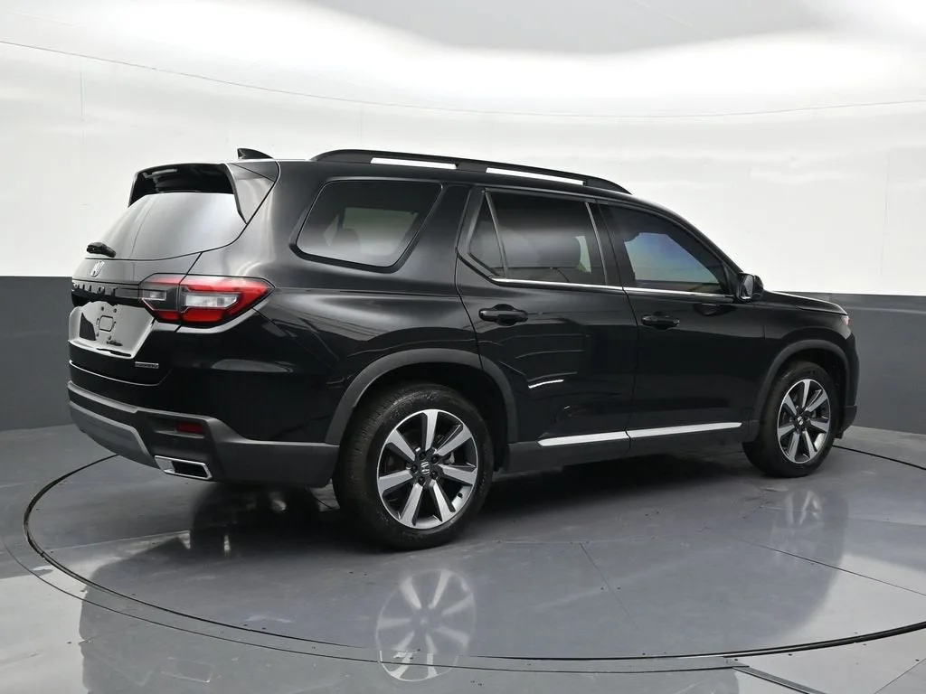 2023 Honda Pilot AWD Touring photo 5