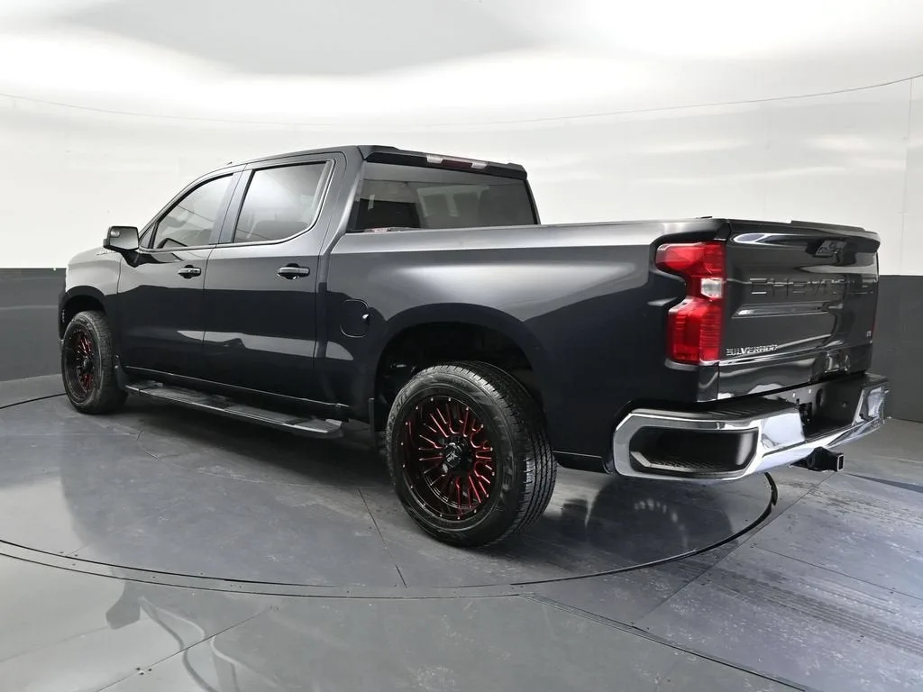2023 Chevrolet Silverado 1500 LT photo 3