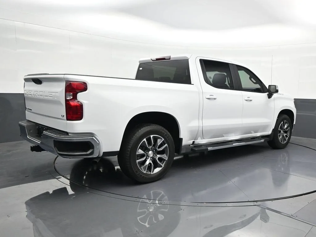 2024 Chevrolet Silverado 1500 LT photo 5