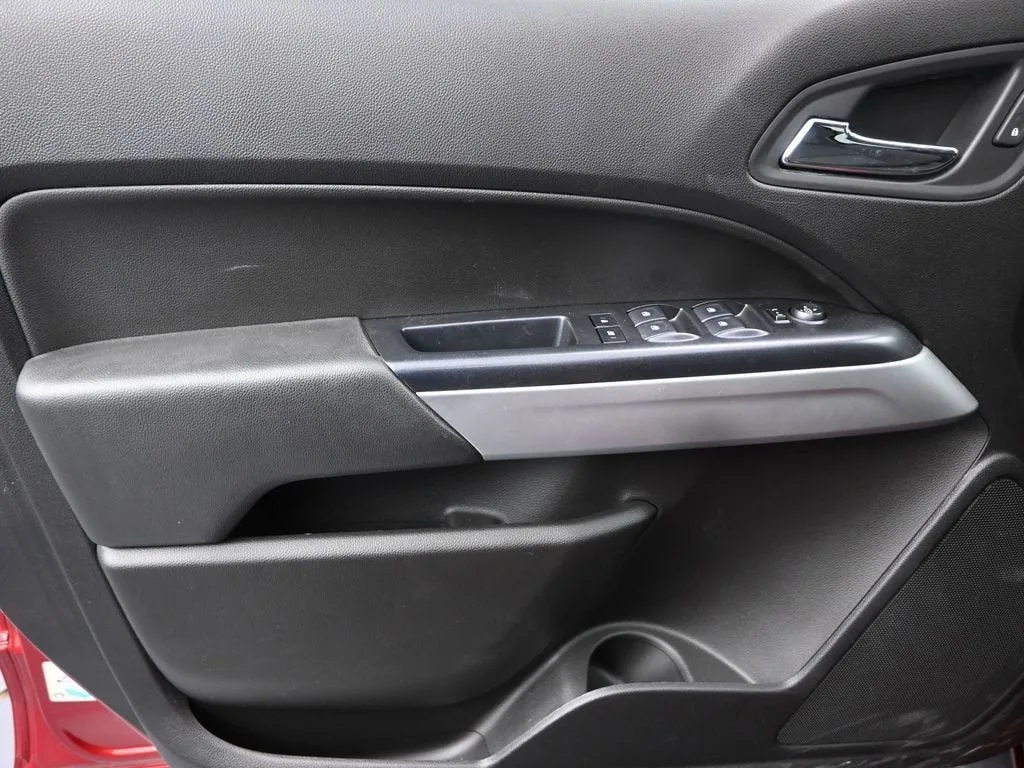 2021 Chevrolet Colorado 2WD LT photo 12