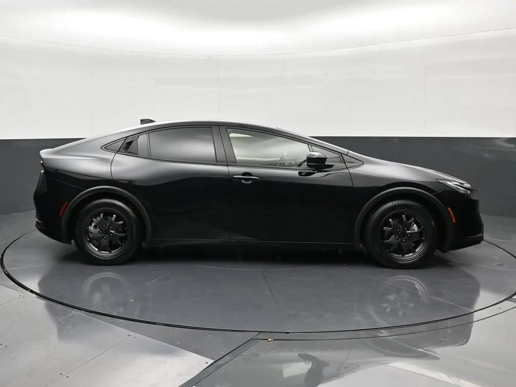 2024 Toyota Prius LE photo 6