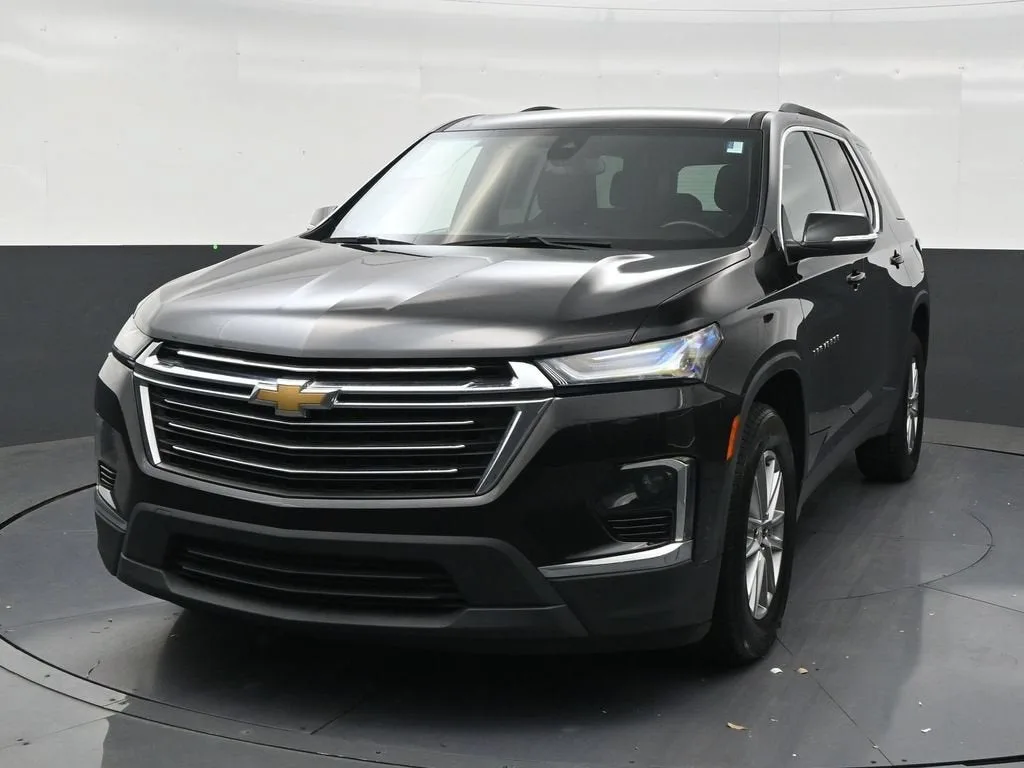 2023 Chevrolet Traverse LT Cloth photo 8