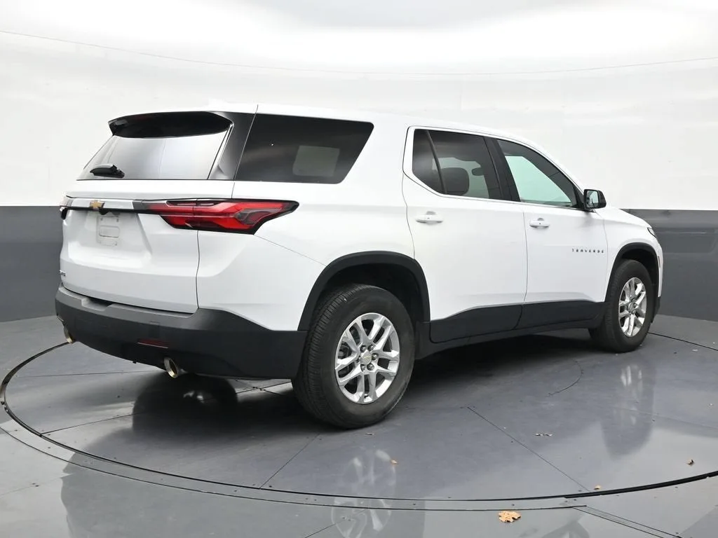 2023 Chevrolet Traverse LS photo 5