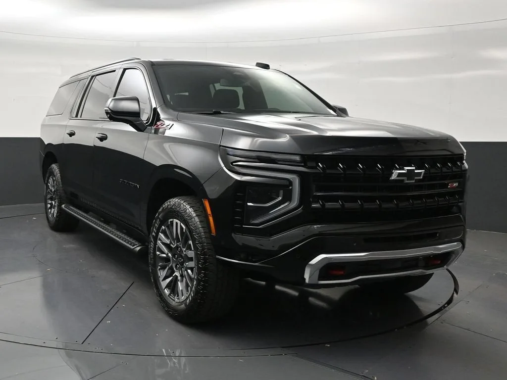2025 Chevrolet Suburban Z71 photo 7