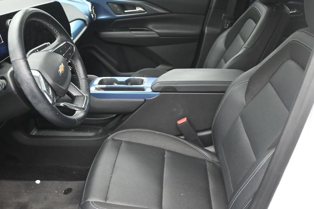 2025 Chevrolet Equinox EV LT photo 10