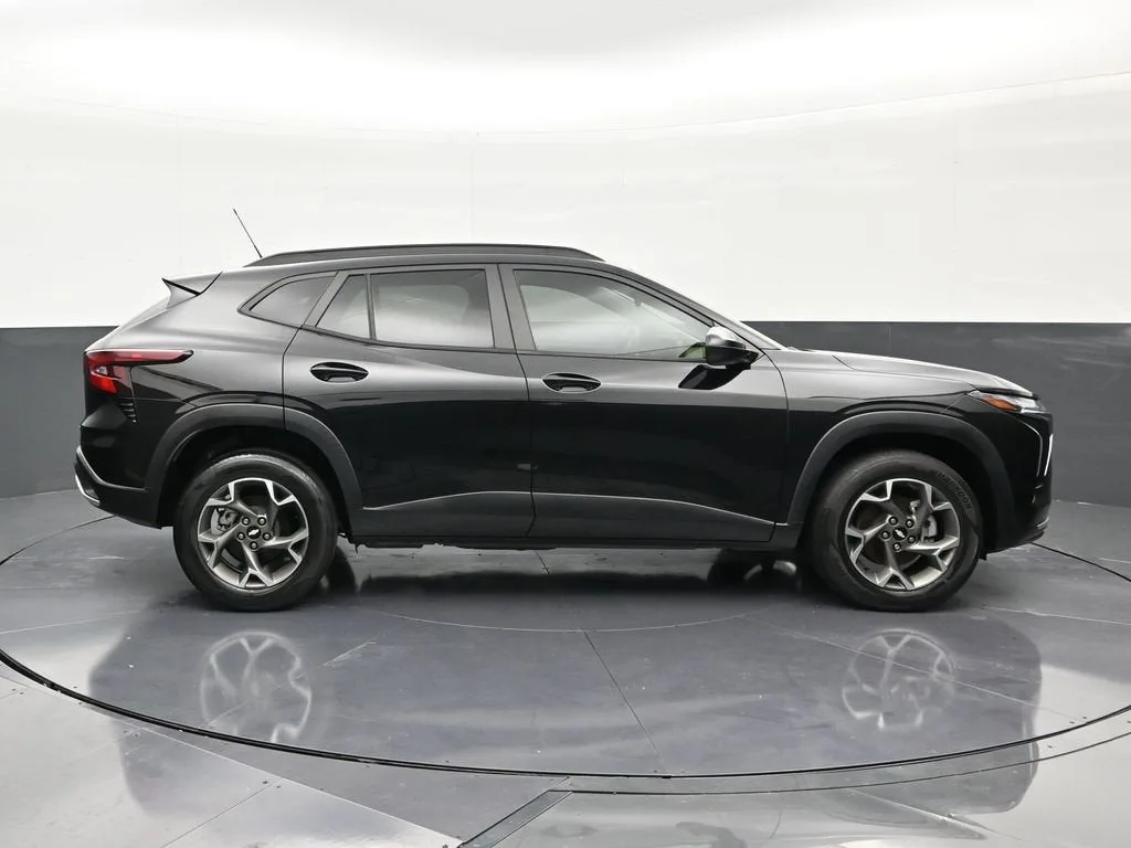 2024 Chevrolet Trax LT photo 6