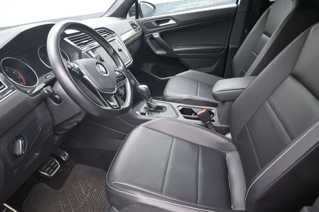 2021 Volkswagen Tiguan 2.0T SE R-Line Black photo 12